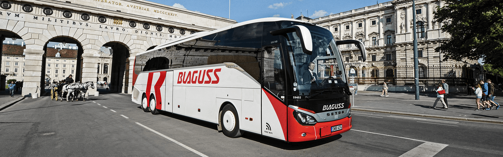 Blaguss Bus vor Hofburg